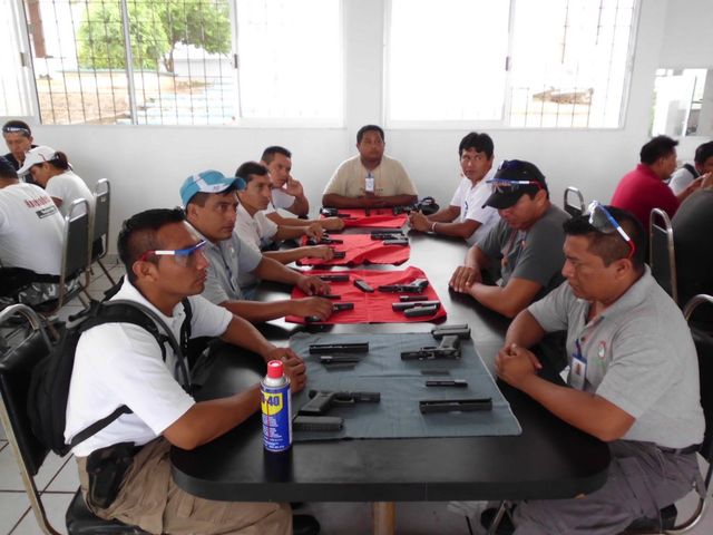 Curso de armamento y tiro.
       GUCA